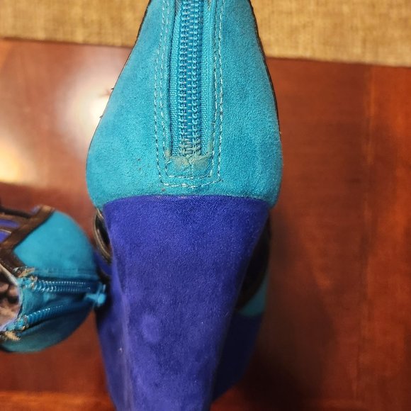 Blue geometric design wedge shoes from Gianni Bini - Picture 4 of 5